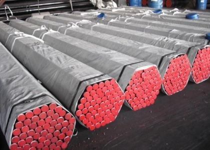 ASTM EN ท่อแลกเปลี่ยนความร้อนจากเหล็กสําหรับผลงานแลกเปลี่ยนความร้อนในภาระหนัก