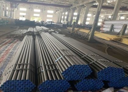 ASTM A210 เครื่องแลกเปลี่ยนความร้อน ท่อเหล็ก กว้างภายนอกตามความต้องการ พร้อมใบรับรอง DIN