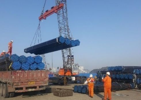 API 5L เหล็กความต้านทานไฟฟ้า ERW ท่อ welded ในผิวเปล่า / การทาสี
