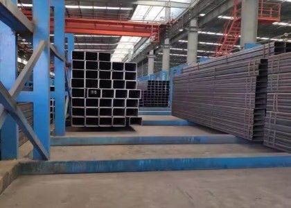ASTM A500 ช่องโลหะเหลี่ยมทรงสี่เหลี่ยมที่มีบริการการประมวลผลการถอดลวดและพื้นผิวสี
