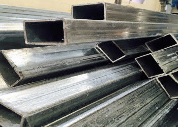 3000mm ความยาว สแตนเลส ท่อเหล็กไร้รอยในรูปร่างสี่เหลี่ยม
