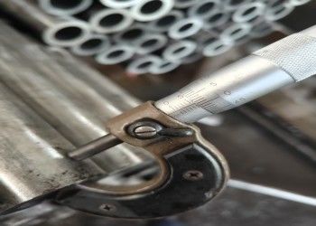 ท่อสแตนเลสแบบไม่ต่อกันด้วยการดัดร้อน