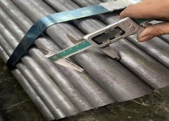 ISO เครื่องแลกเปลี่ยนความร้อน ท่อเหล็ก 0.7-30MM ความหนาผนัง ความยาวตามสั่ง